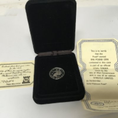 An Isle of Man 1979 Platinum one pound coin limited edition of 1000 in a fitted case. With certificate.