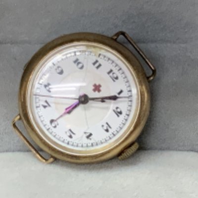A WW1 9ct gold cased Military Medics wrist watch. (A)