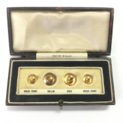 A cased set of 9ct gold studs, approx 3g. Shipping category A.