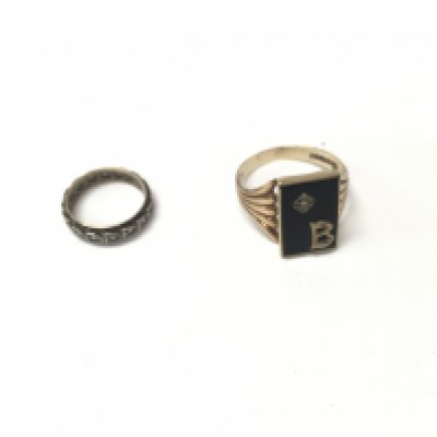Two 9ct gold rings. Approx weight 8.06 grams.