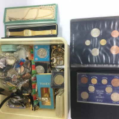 A tub of coins, watches and costume jewellery. Shipping category D.