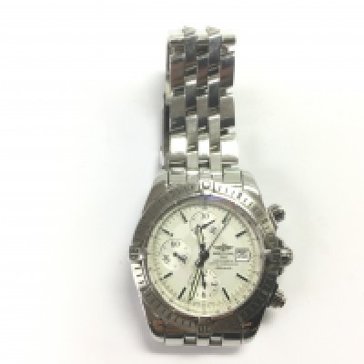 A Breitling A13358 Chronograph watch with champagne dial, date aperture and three subsidiary dials. Shipping category B.