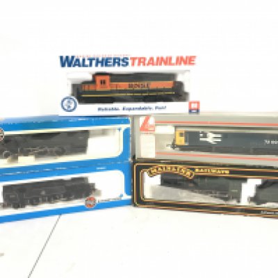 A Box Containing Boxed And Loose 00 Gauge Locomotives. No Reserve.