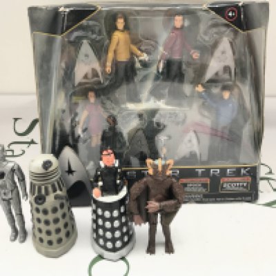 A Boxed Star Trek Figure Set And 4 Dapol Doctor Who Figures. No Reserve.