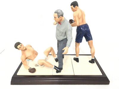 A Endurance  Art Limited The Long Count Set Gene Tunney Vs Jack Dempsey With Ref Dave Barry. Limited Edition.