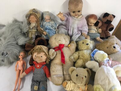 A large collection of assorted dolls and teddy’s of various makes.
