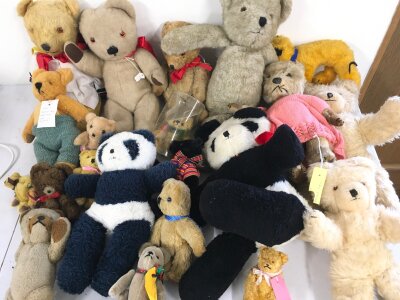 Collection of assorted teddies 
No reserve
