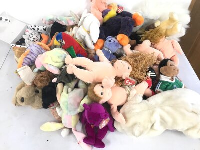 A large collection of TY beanie bears etc.