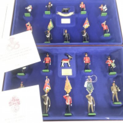 2 X Britains Sets. Staffordshire Regiment #5194 And Royal Regiment Of Fusiliers #5293.(2).