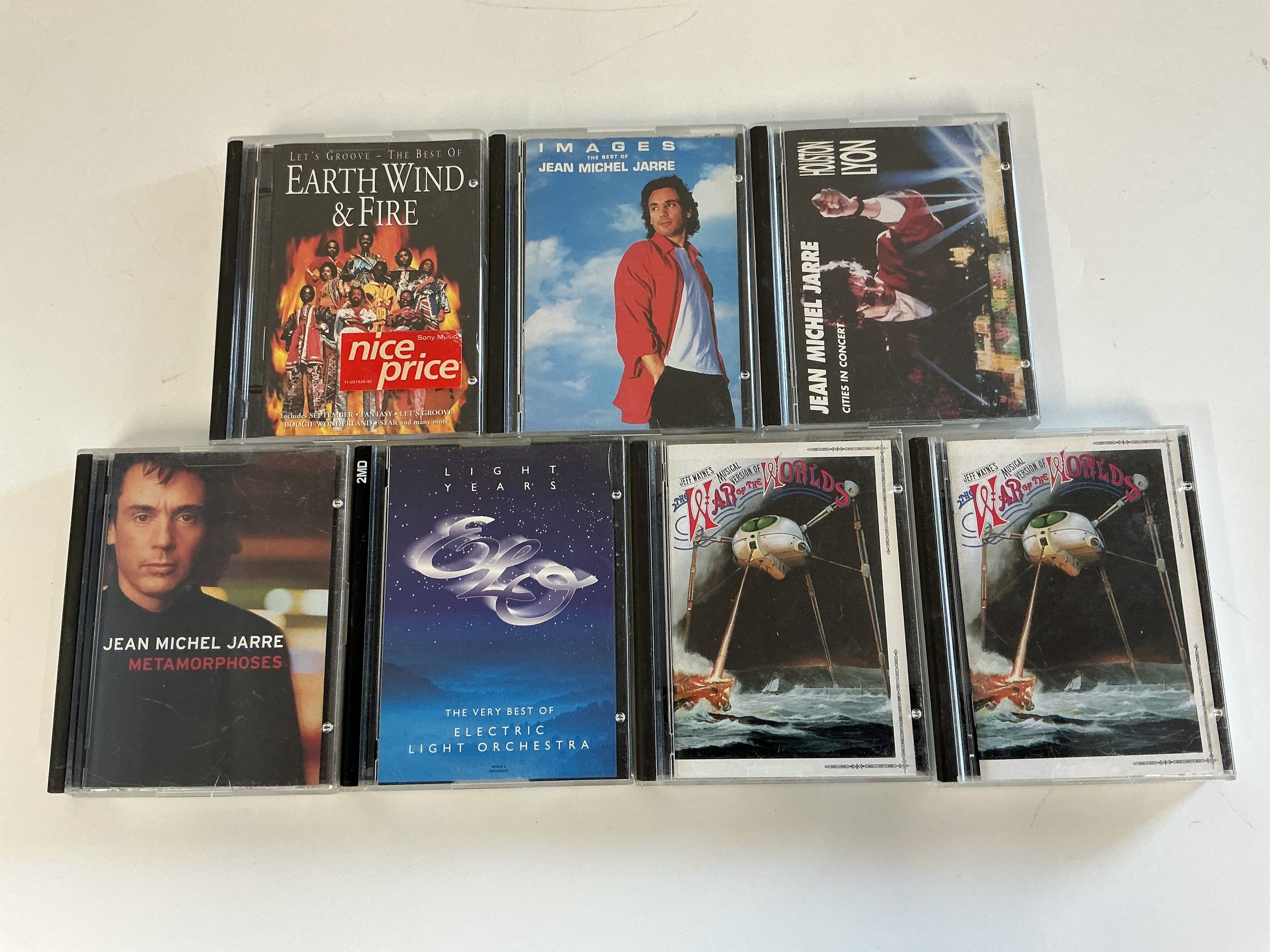 Seven minidiscs by various artists comprising a War Of The Worlds double disc set, ELO, Jean Michel Jarre and Earth, Wind & Fire.