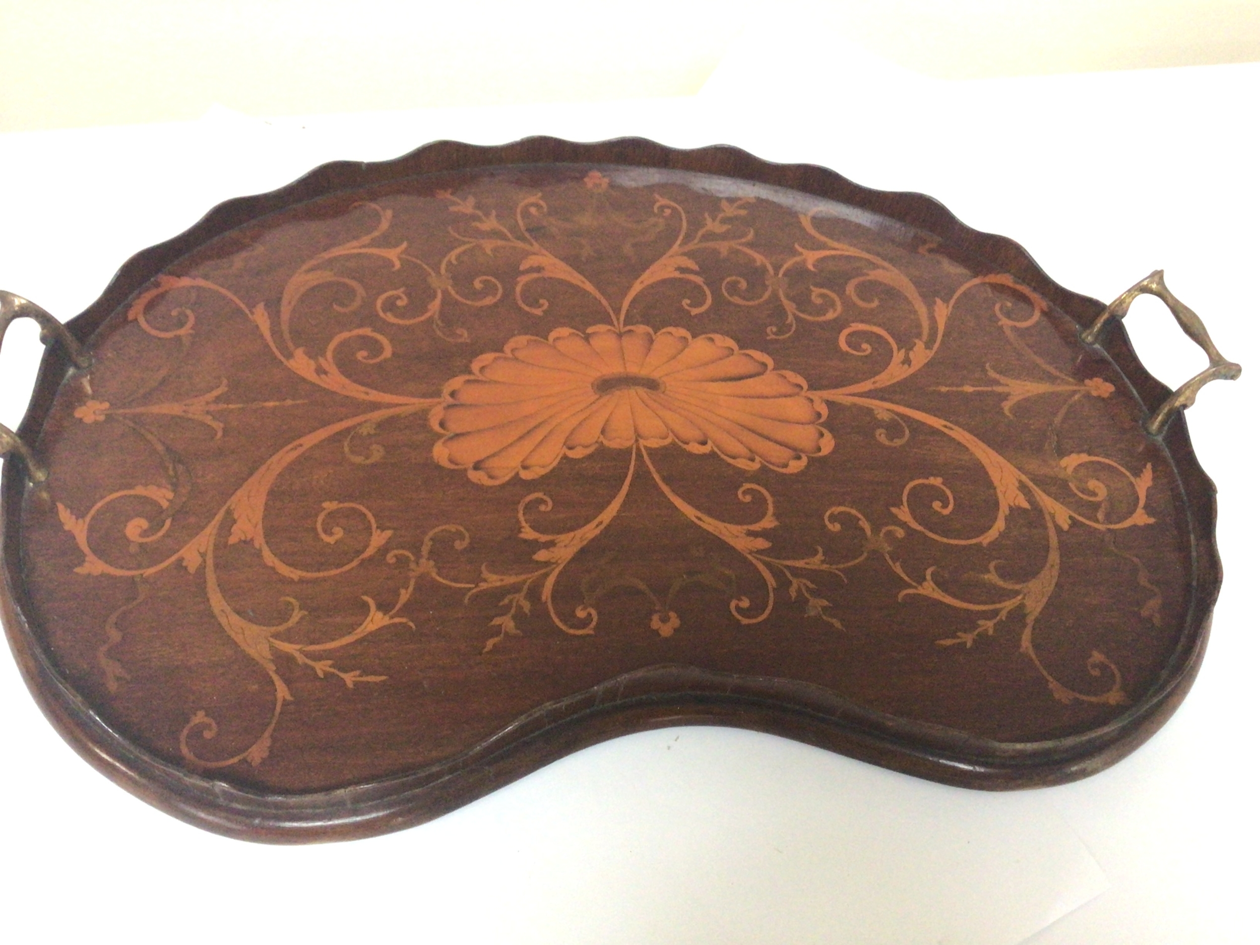  A quality Edwardian inlaid Mahogany tea tray with a shaped edge and brass handles. 60cm wide 