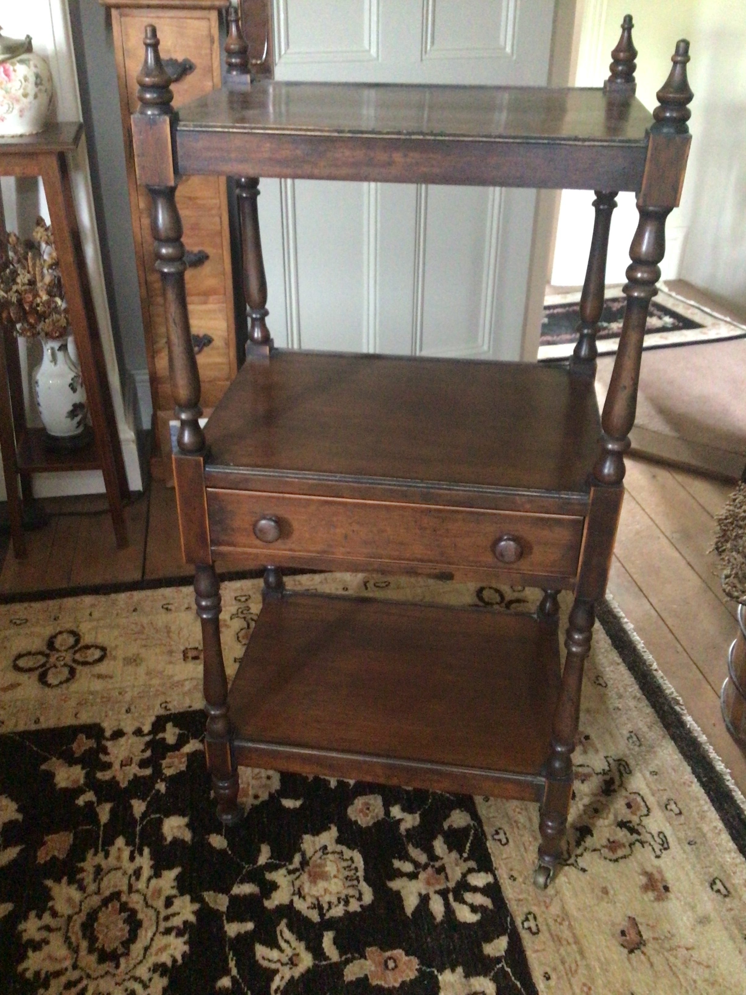  A Victorian Mahogany open shelf display stand. With a single drawer Hight 108cm 