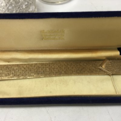 A 9ct gold bracelet 51 grams .