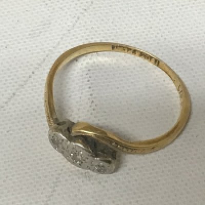 An 18carat gold ring set with chip diamonds weight 1.9g approximately.