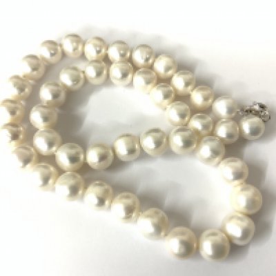 18&#2013266057۝ white cultured pearl necklace with a silver lobster claw clasp. Postage category A