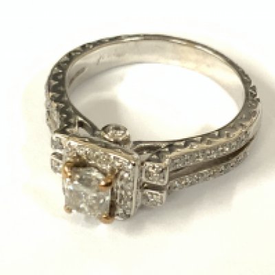 Stylish 14ct white gold ring set with a central princess cut diamond surrounded by RBC diamonds, with further RBC diamond set to the sides and split design shoulders. Diamonds 1.p0ct approx. Approx ring size O. Postage category A