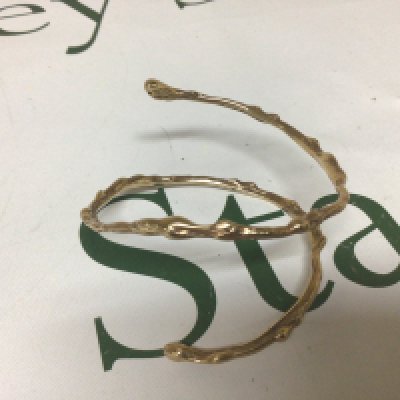 A Bespoke 9carat gold naturalistic bracelet. Weight 37g