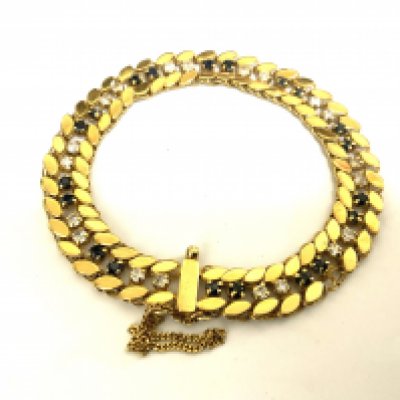 A stone set 18ct yellow gold bracelet. 10.8g (A)