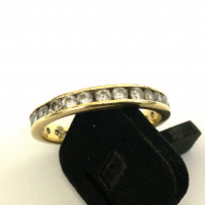 An 18ct yellow gold full eternity ring. Size P (A)