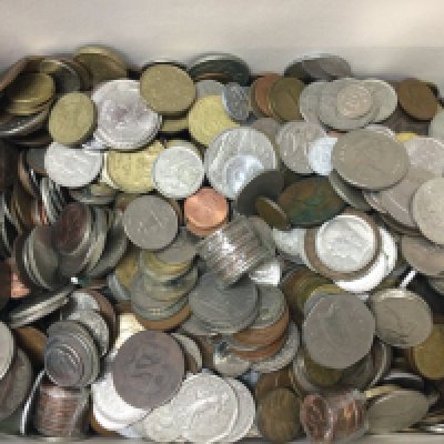 A box of mixed foreign coins , postage category B