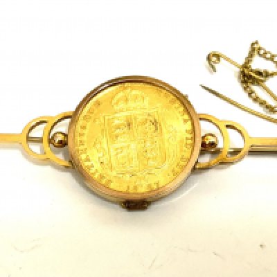 An 1887 Shelid back half sovereign with a 9ct gold brooch coin mount. (A)