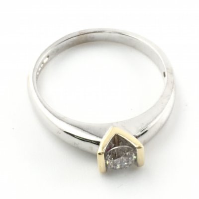 18ct white and yellow gold ring set with 0.33ct diamond with cert. size O 1/2 Postage A