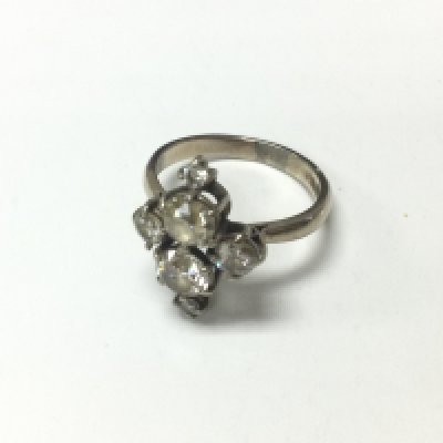 An 18ct white gold diamond cluster ring, approx 2.0cts. Approx weight 5.78grams, size P1/2