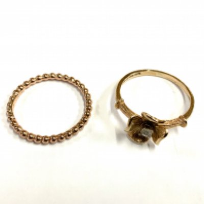 A 9ct gold band, Size P together with a 9ct gold flower ring, Size Q inset with a small chip diamond