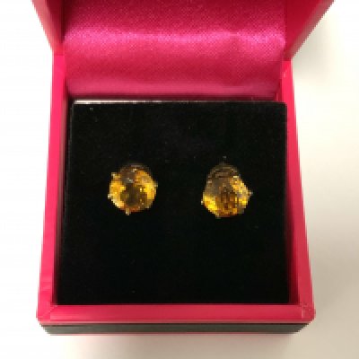 A pair of 9ct gold Spessartite garnet stud earrings (A) NO RESERVE