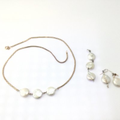 A 9ct gold flat pearl necklace and earrings. Postage B