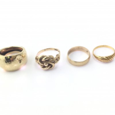 Four 9ct gold rings of various styles. Postage B