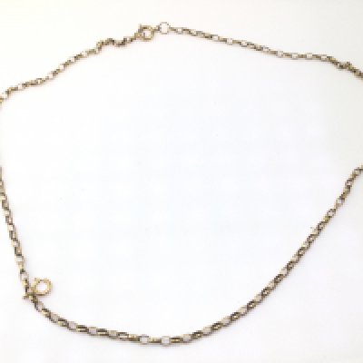 A 9ct gold chain. 8.10g Postage A