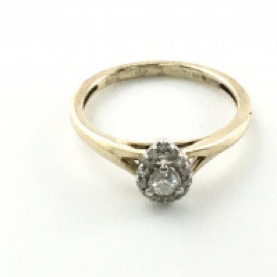A 9ct gold diamond cluster ring. Size L 1/2 and 1.97g Postage A