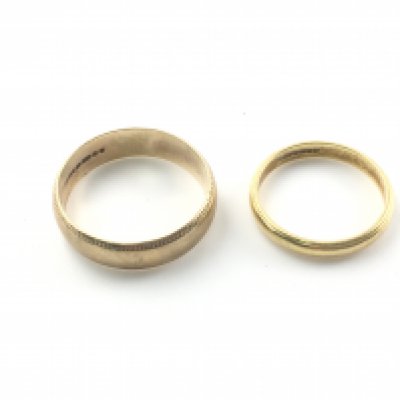 9ct wedding band 3.75g Size R and an 18ct 2.49g Size L Postage A