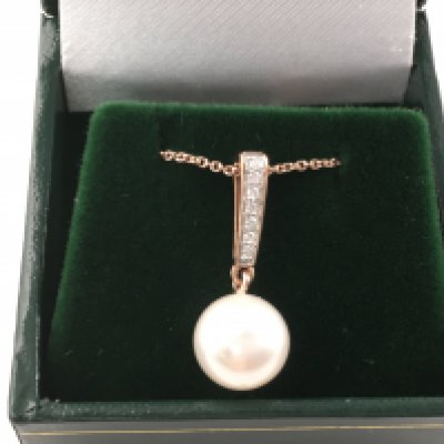 9ct rose gold freshwater pearl pendant with tapered diamond bale on 9ct rose gold chain. Postage B