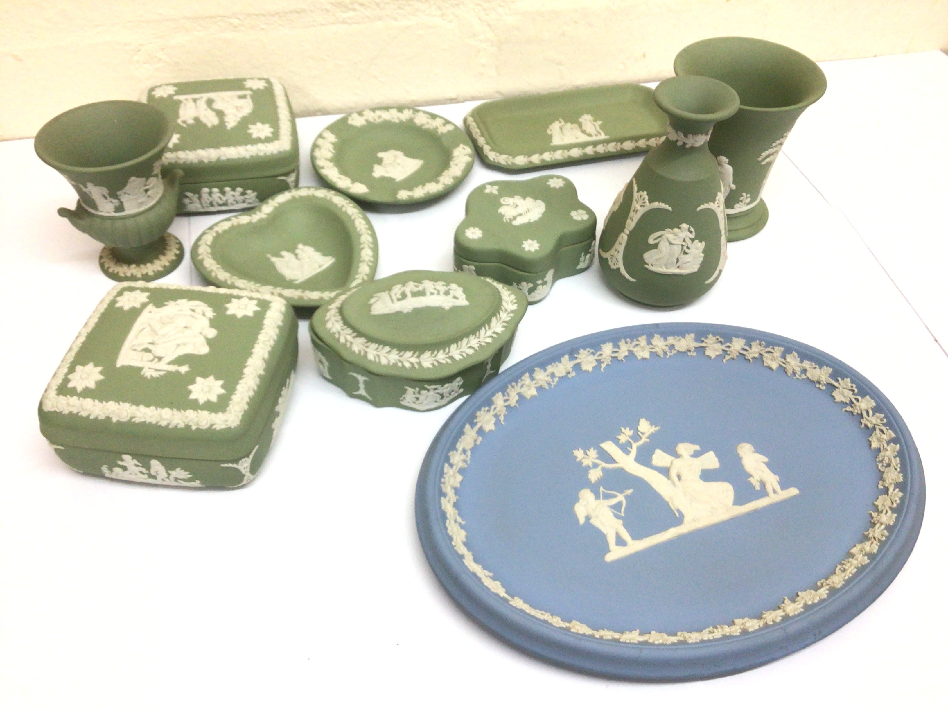 Wedgwood ceramics including green Jasperware dishes, trinket boxes etc. No obvious signs of large damage. Postage cat D