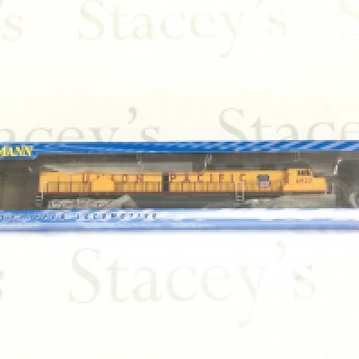 A Boxed Bachman. H0 Gauge EMD DD40AX Centennial Union Pacific loco #6927. DCC.