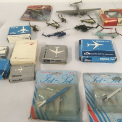 A mixed collection of diecast..plastic aeroplanes and helicopters by various manufacturers some used a promotional items. Some need repair. Many in original packaging. No reserve.