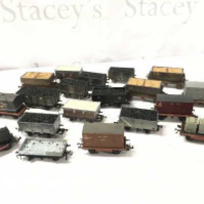 A Small Collection of Loose 00 Gauge Rolling Stock. No Reserve.