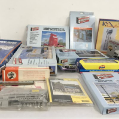 A collection of boxed HO gauge model buildings and railway vehicles. Both kits and ready to run. Manufacturers include Walthers..Proto 2000..etc. no reserve