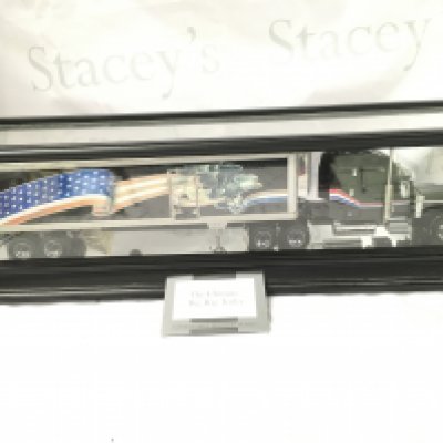 A Cased Franklin Mint Ultimate Big Rig Trailer 1/32 Scale. No Reserve. This lot cannot be posted.