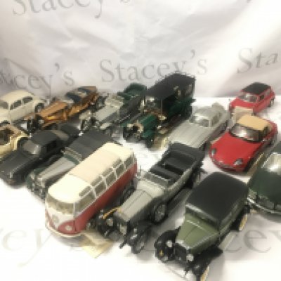 A Collection of 14 Franklin Mint Diecast Cars. No Reserve.