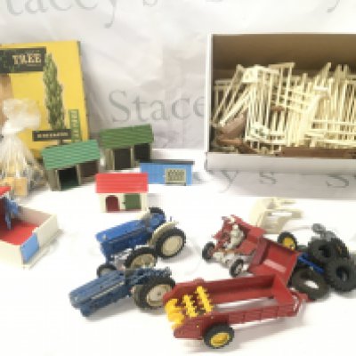 A Collection Of Britains Farm Buildings. Fences. And Equipment. Ideal For Spare Parts Etc. No Reserve.
