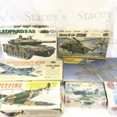 A Collection of Various Model Kits. Some are part Built. Instructions missing. No Reserve.