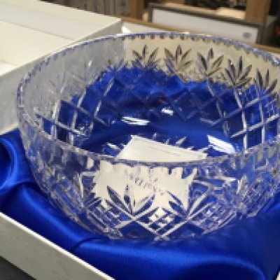 A boxed Royal Doulton cut crystal glass bowl, this lot cannot be posted. NO RESERVE