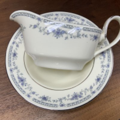 An extensive Minton BelleMeade pattern dinner tea and coffee china, mostly second quality. (D)
