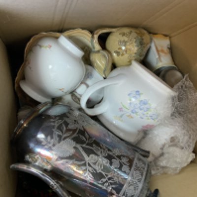 4 boxes of mixed ceramics and glassware. No reserve.