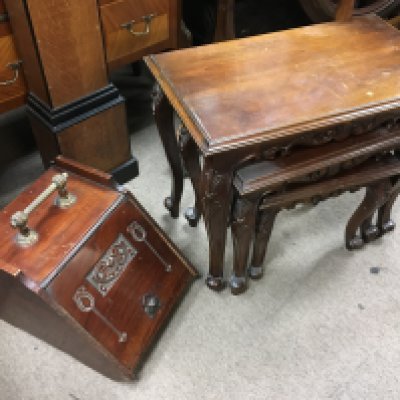 A nest of mahogany tables with carved design (38x66x54cm) and a coal scuttle box
