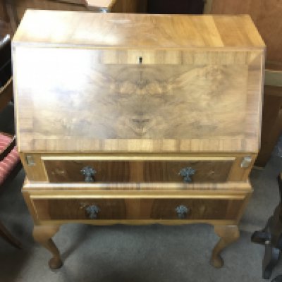 A walnut bureau (45x72x104cm) with three Arts and Crafts chairs.