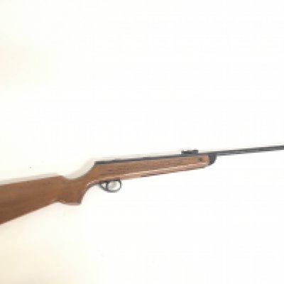 A vintage BSA air rifle, 0.177 calibre. 103cm long. This lot cannot be posted